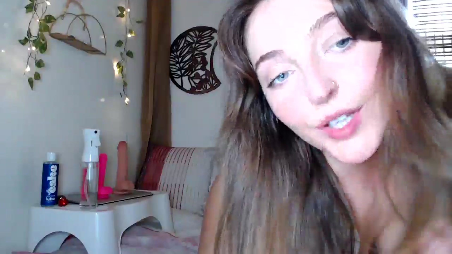 Gallery image thumbnail from NaturegirlKat's myfreecams stream on, 04/09/2025, 24:32 image 9 of 20