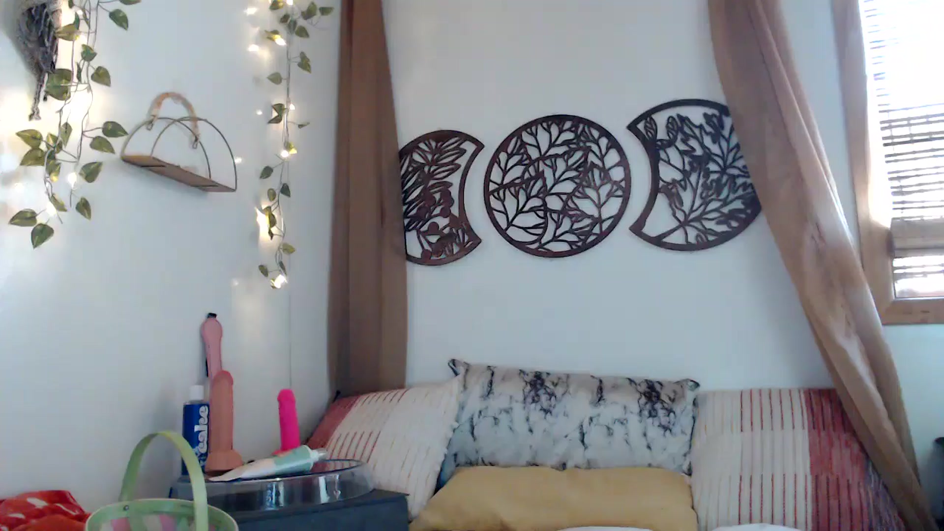 Gallery image thumbnail from NaturegirlKat's myfreecams stream on, 04/21/2025, 24:44 image 5 of 20