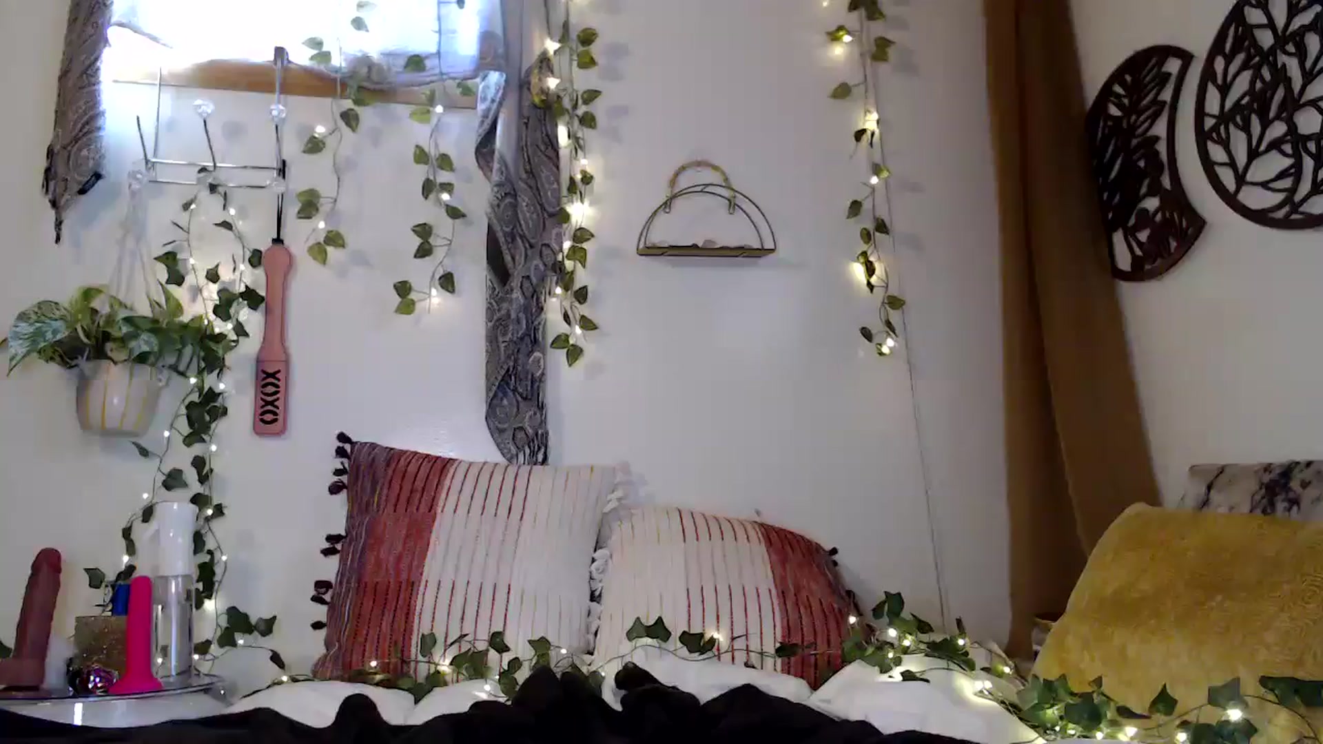 Gallery image thumbnail from NaturegirlKat's myfreecams stream on, 05/13/2025, 22:24 image 16 of 20