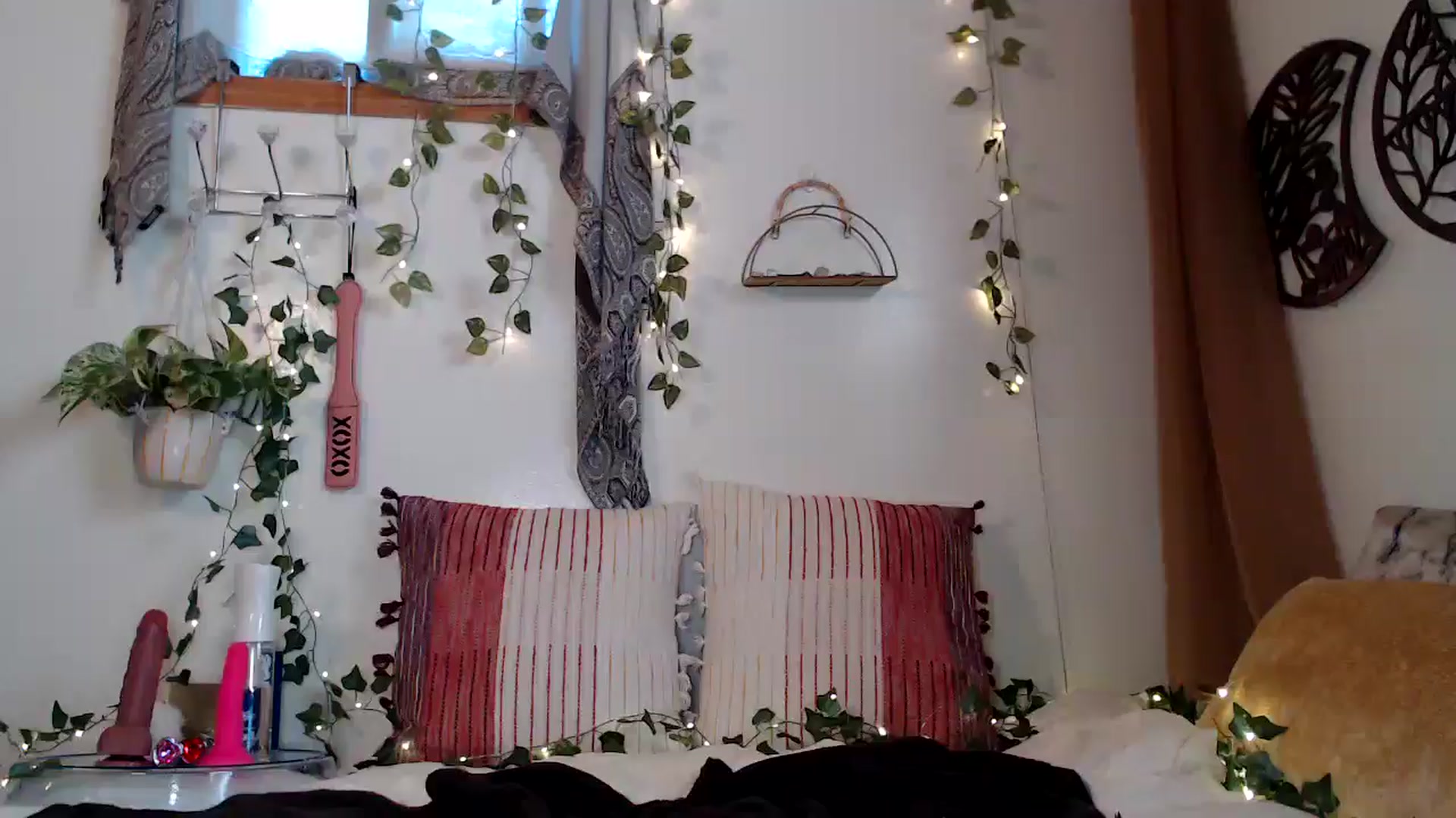 Gallery image thumbnail from NaturegirlKat's myfreecams stream on, 05/14/2025, 24:13 image 6 of 20