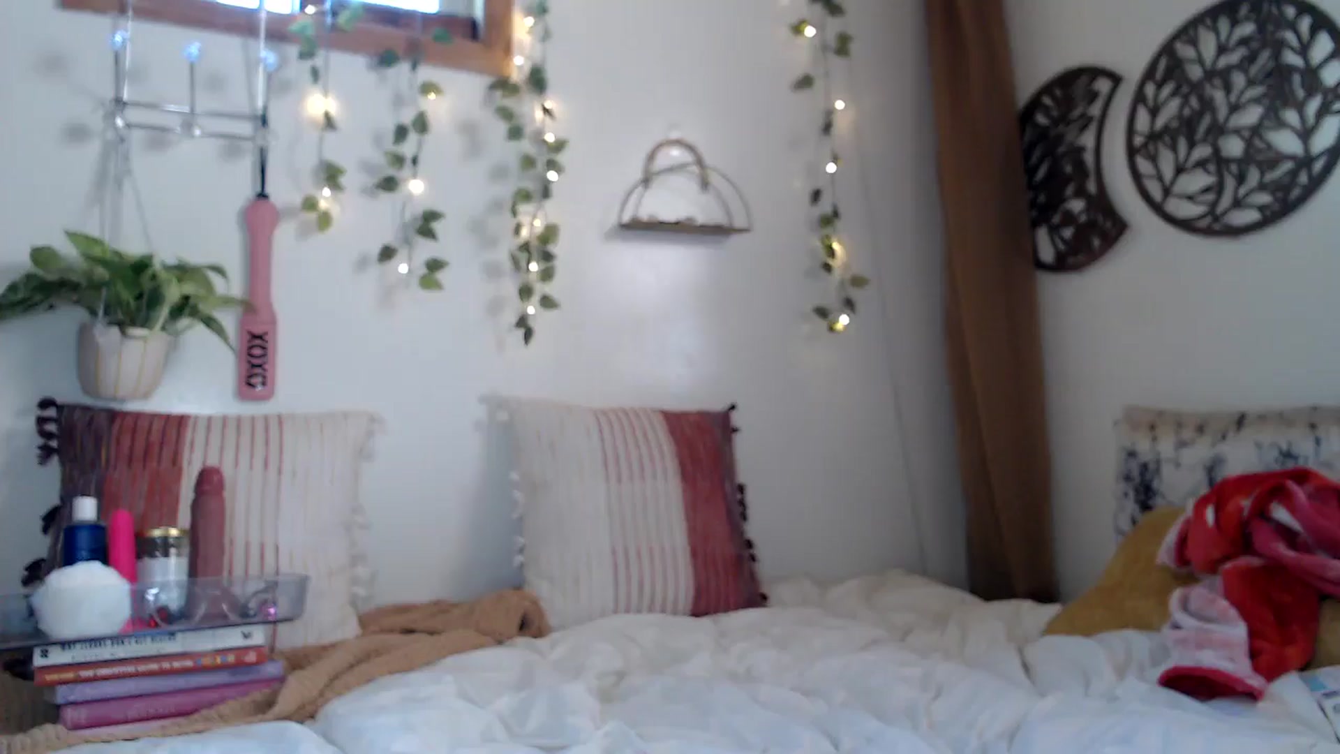 Gallery image thumbnail from NaturegirlKat's myfreecams stream on, 05/22/2025, 24:25 image 13 of 20