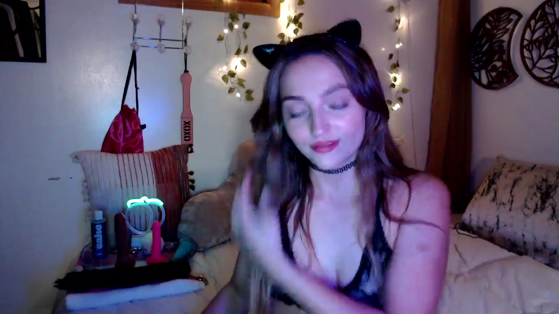 Gallery image thumbnail from NaturegirlKat's myfreecams stream on, 06/17/2025, 08:31 image 6 of 20