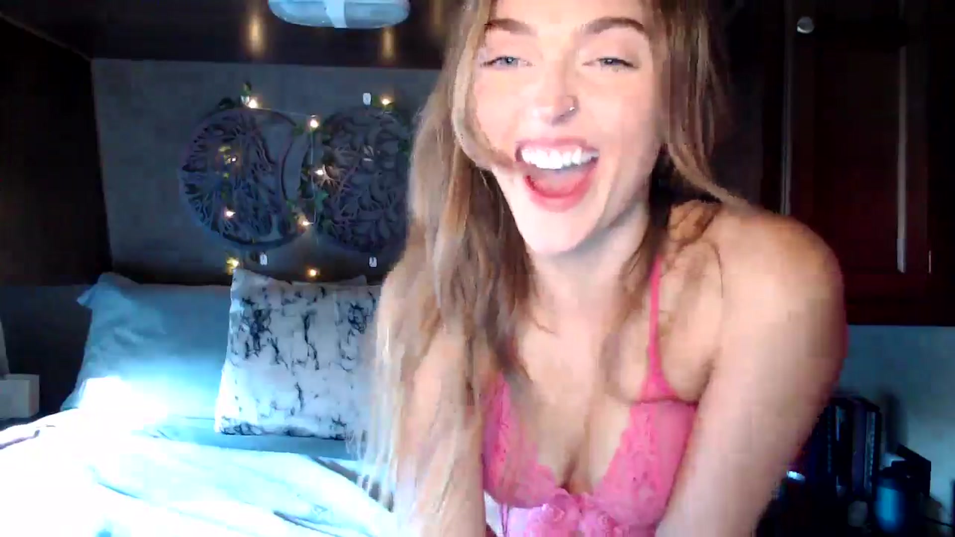 Gallery image thumbnail from NaturegirlKat's myfreecams stream on, 09/24/2025, 24:20 image 18 of 20