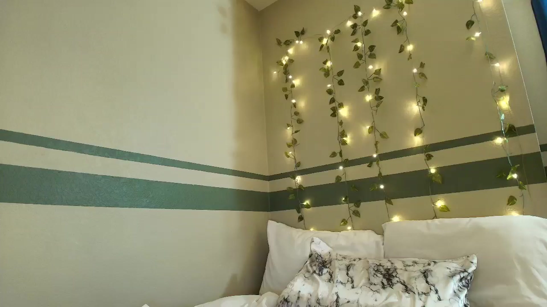 Gallery image thumbnail from NaturegirlKat's myfreecams stream on, 12/13/2025, 02:32 image 10 of 20