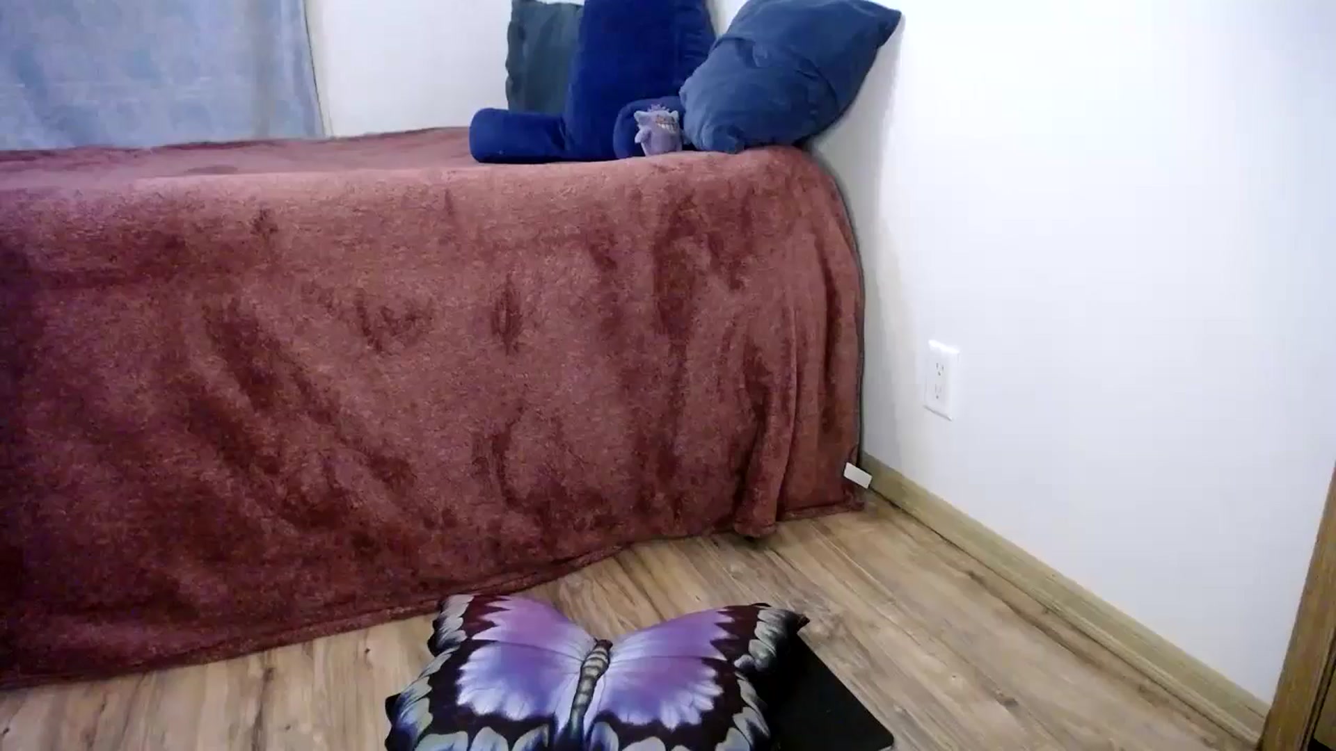 Gallery image thumbnail from NaughtyFox89's myfreecams stream on, 07/31/2025, 01:30 image 7 of 20
