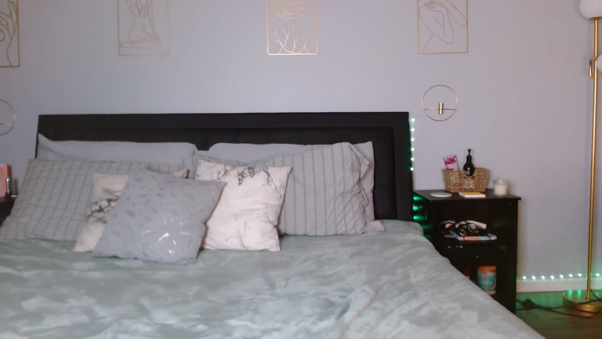 Gallery image thumbnail from NaughtyGinger's myfreecams stream on, 01/02/2024, 05:08 image 16 of 20