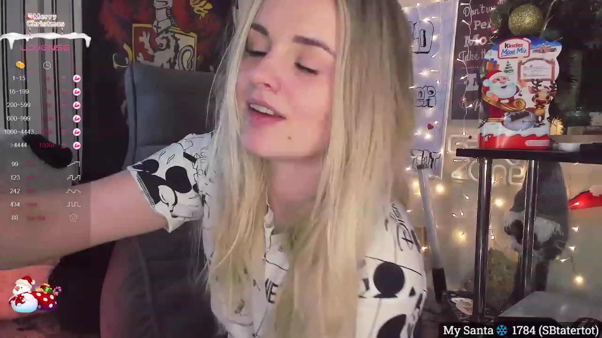Gallery image thumbnail from NaughtyKitten's myfreecams stream on, 12/27/2023, 17:15 image 19 of 20