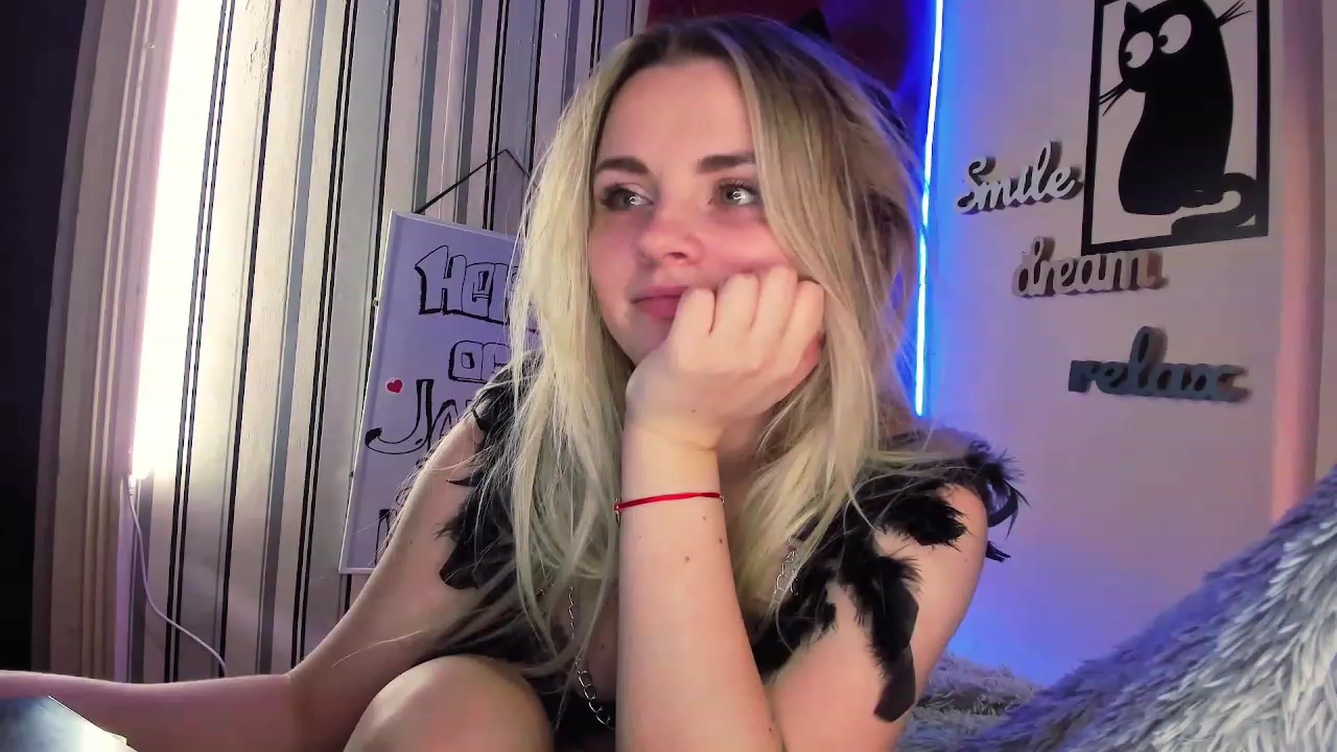 Gallery image thumbnail from NaughtyKitten's myfreecams stream on, 01/27/2024, 19:07 image 12 of 20