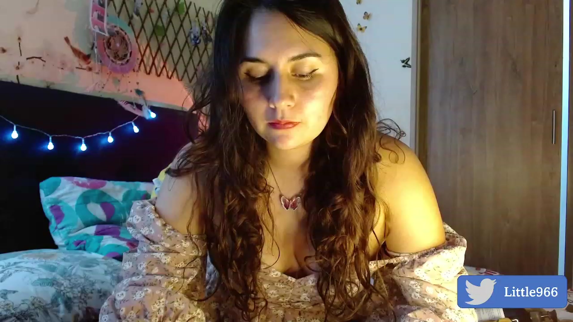 Gallery image thumbnail from NaughtySaraa's myfreecams stream on, 12/14/2022, 22:39 image 14 of 20