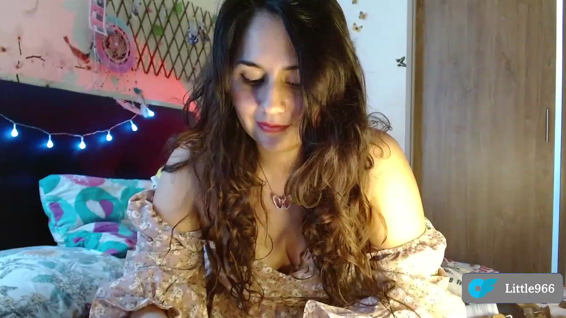Gallery image thumbnail from NaughtySaraa's myfreecams stream on, 12/14/2022, 22:39 image 9 of 20