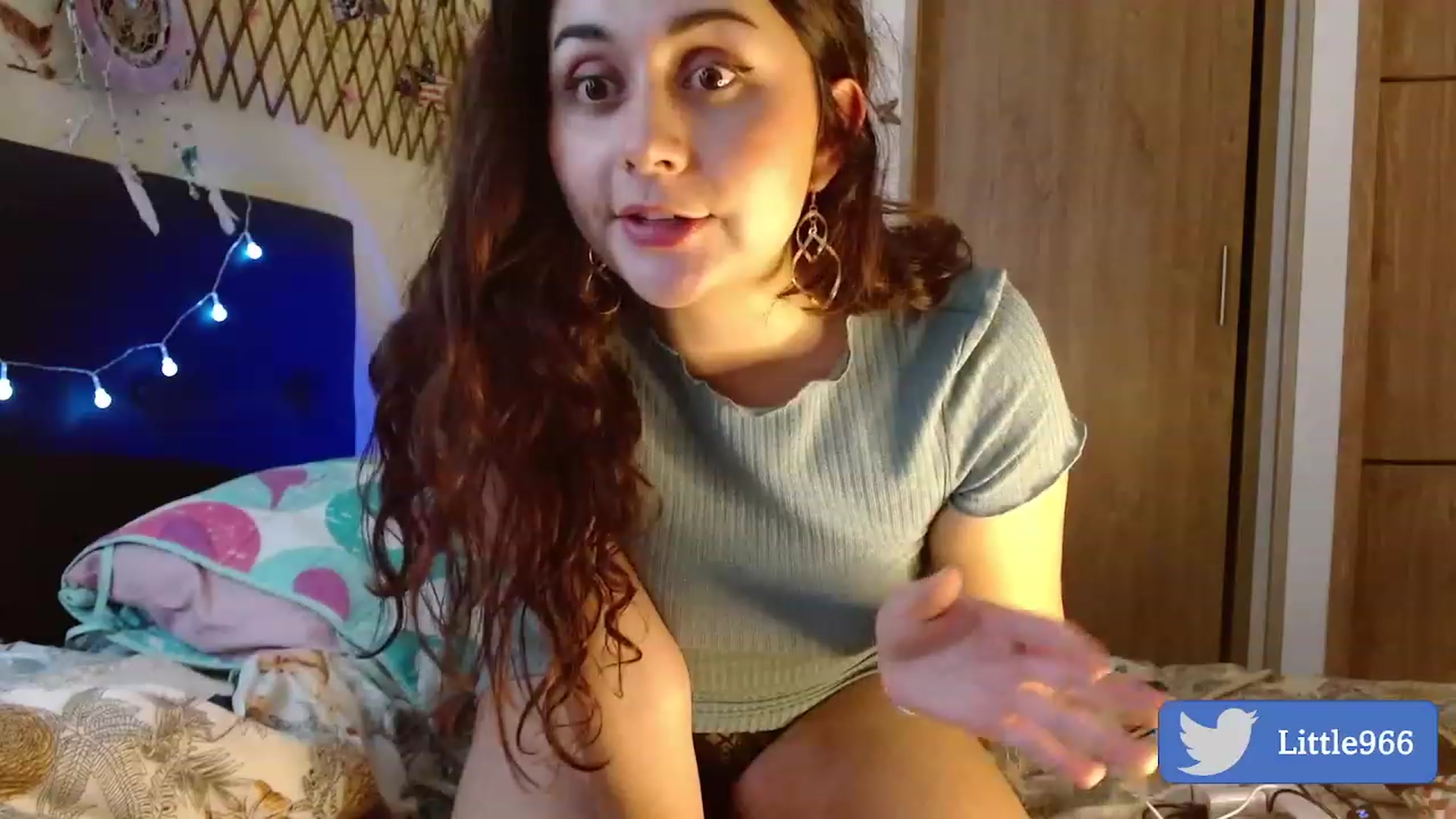 Gallery image thumbnail from NaughtySaraa's myfreecams stream on, 12/16/2022, 04:44 image 20 of 20