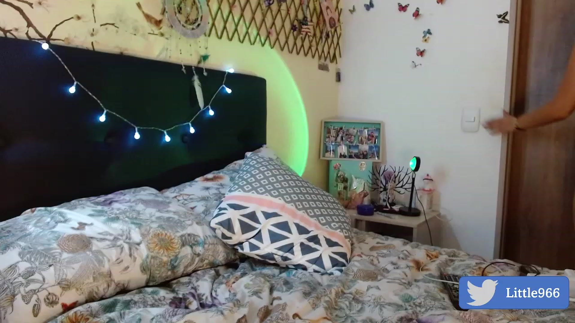 Gallery image thumbnail from NaughtySaraa's myfreecams stream on, 12/23/2022, 04:18 image 19 of 20