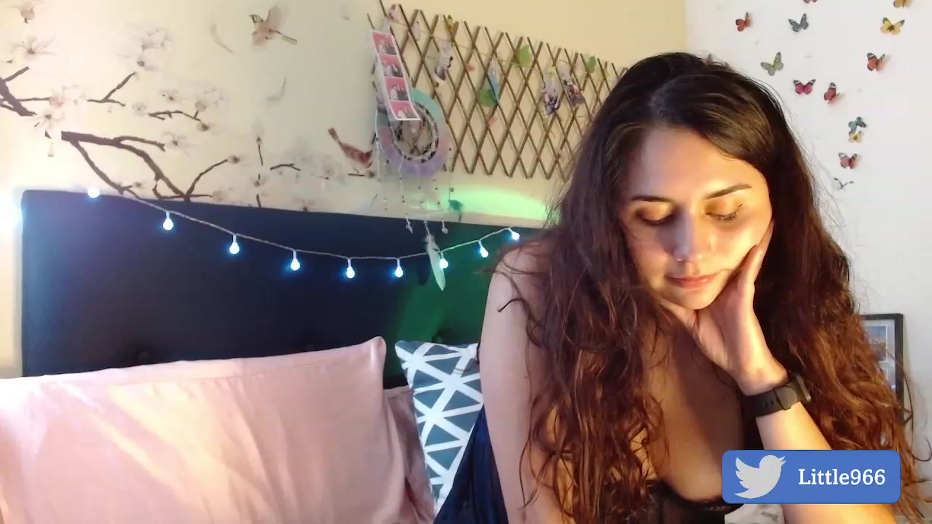 Gallery image thumbnail from NaughtySaraa's myfreecams stream on, 01/06/2023, 04:58 image 15 of 20