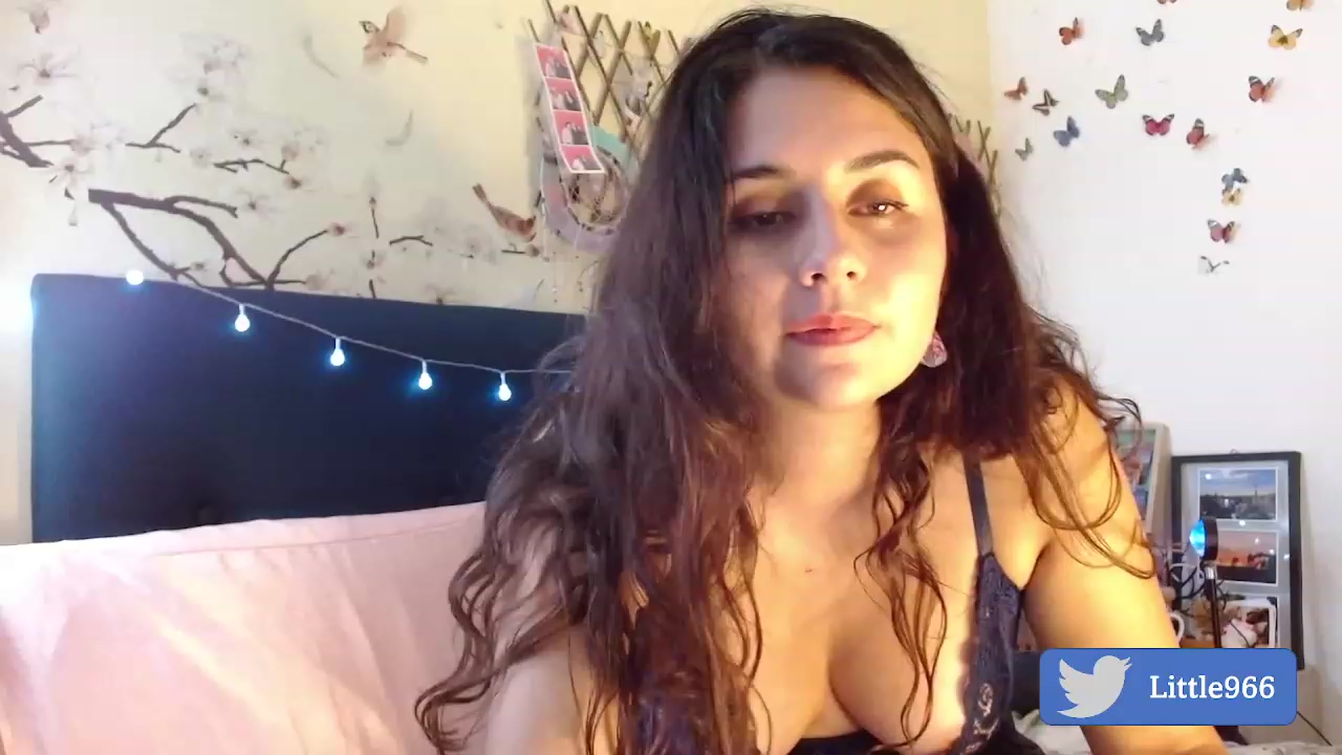 Gallery image thumbnail from NaughtySaraa's myfreecams stream on, 01/06/2023, 04:58 image 6 of 20