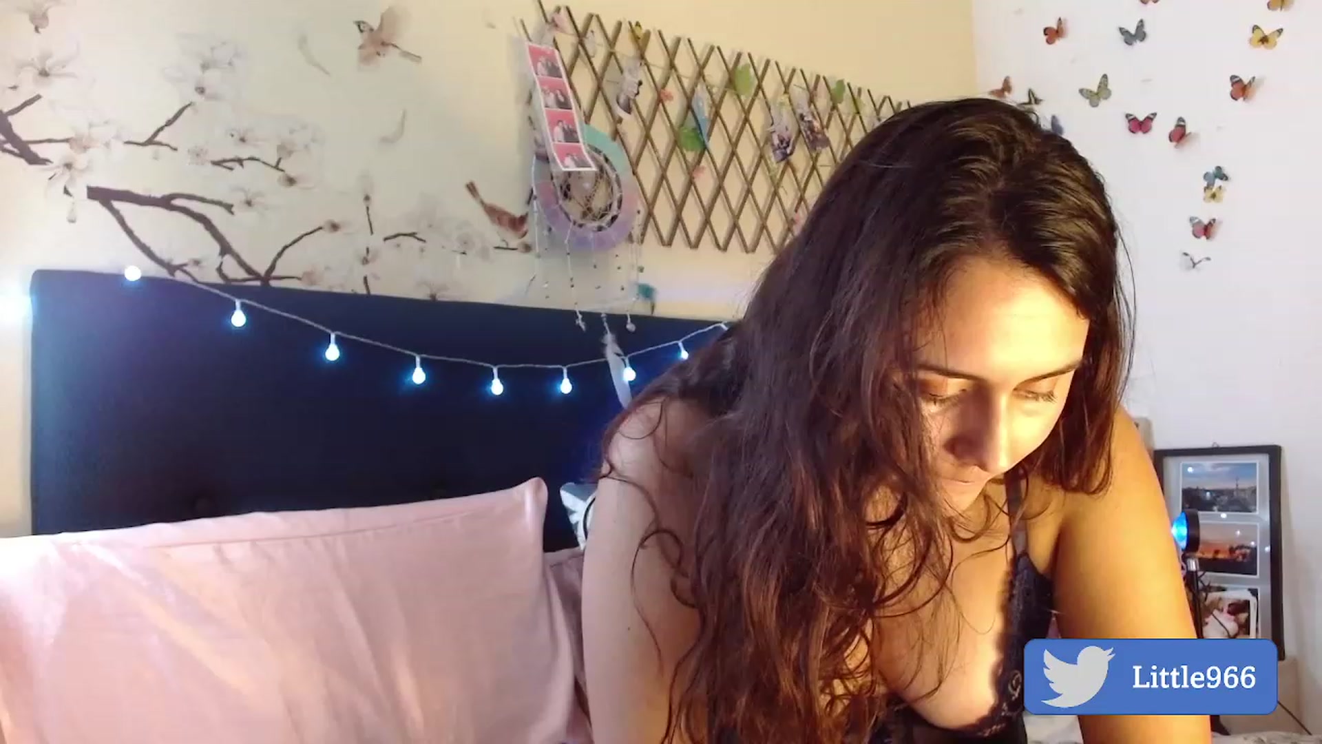 Gallery image thumbnail from NaughtySaraa's myfreecams stream on, 01/06/2023, 04:58 image 13 of 20
