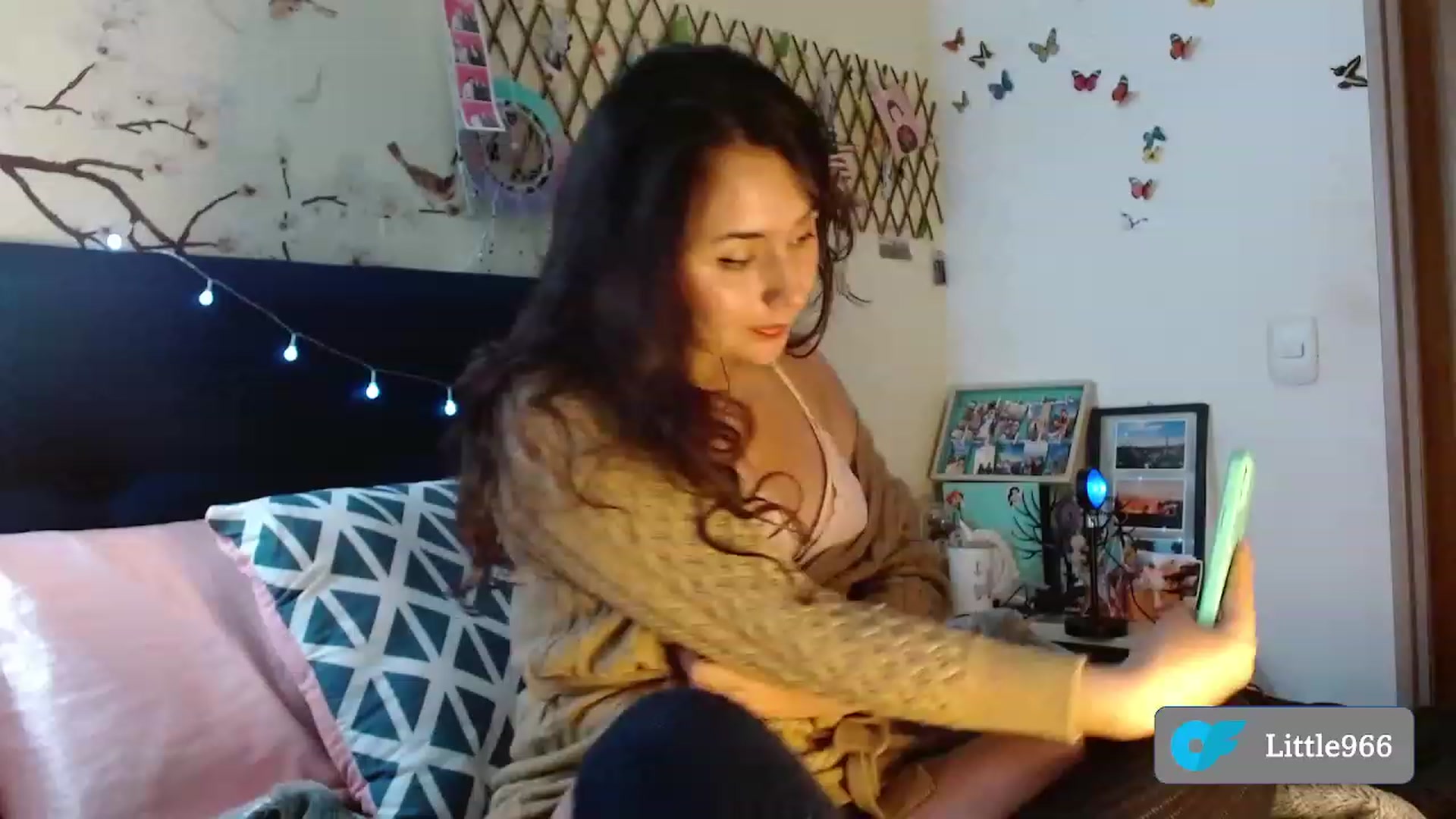 Gallery image thumbnail from NaughtySaraa's myfreecams stream on, 01/19/2023, 06:41 image 1 of 20