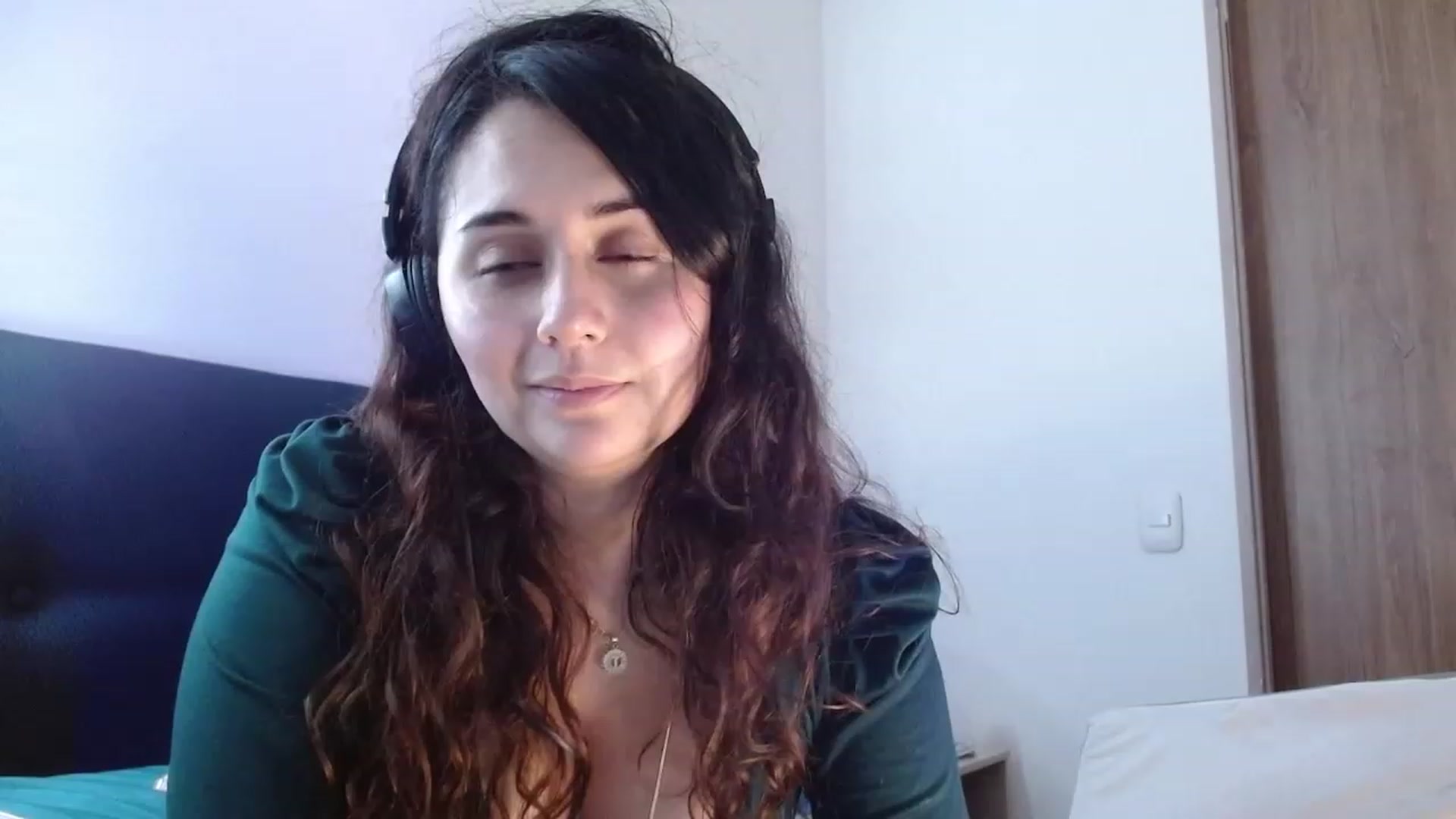 Gallery image thumbnail from NaughtySaraa's myfreecams stream on, 04/14/2023, 07:22 image 16 of 20