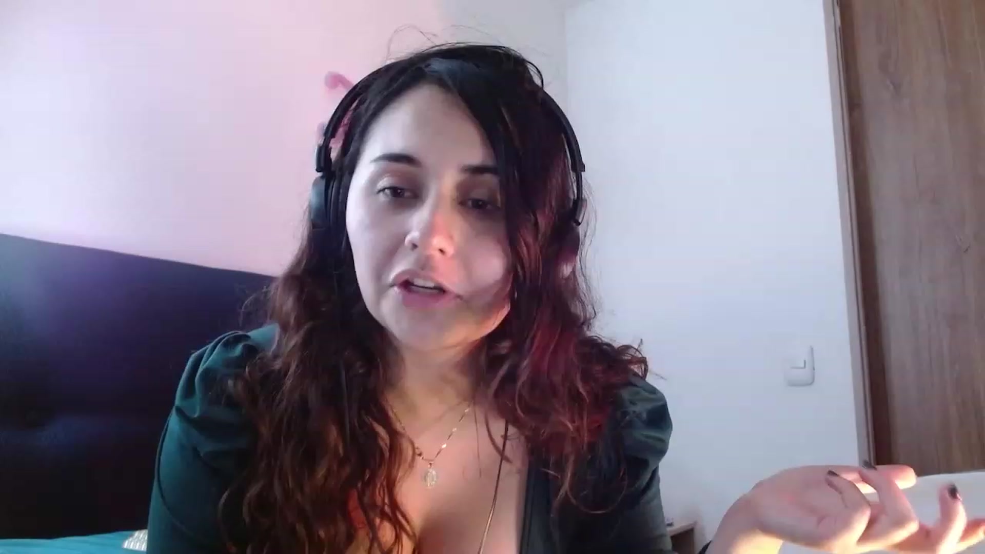 Gallery image thumbnail from NaughtySaraa's myfreecams stream on, 04/14/2023, 07:22 image 4 of 20