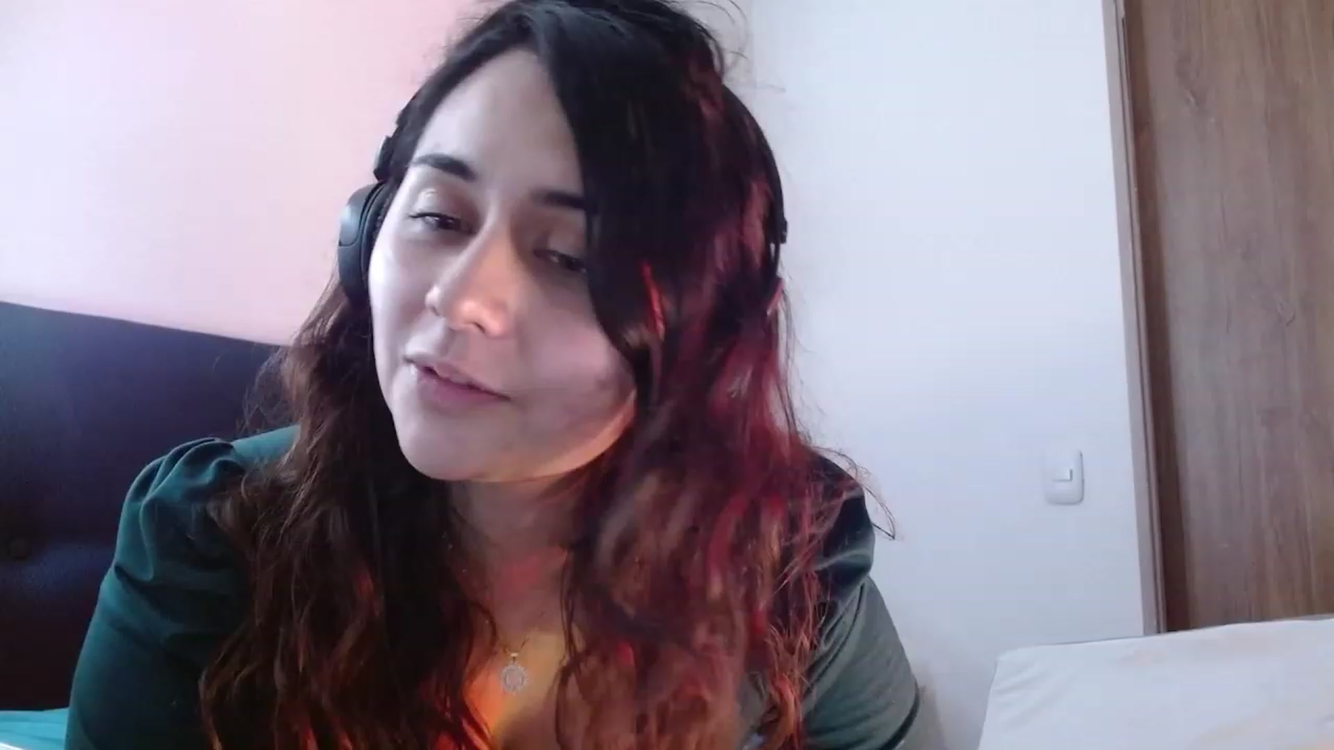 Gallery image thumbnail from NaughtySaraa's myfreecams stream on, 04/14/2023, 07:22 image 20 of 20