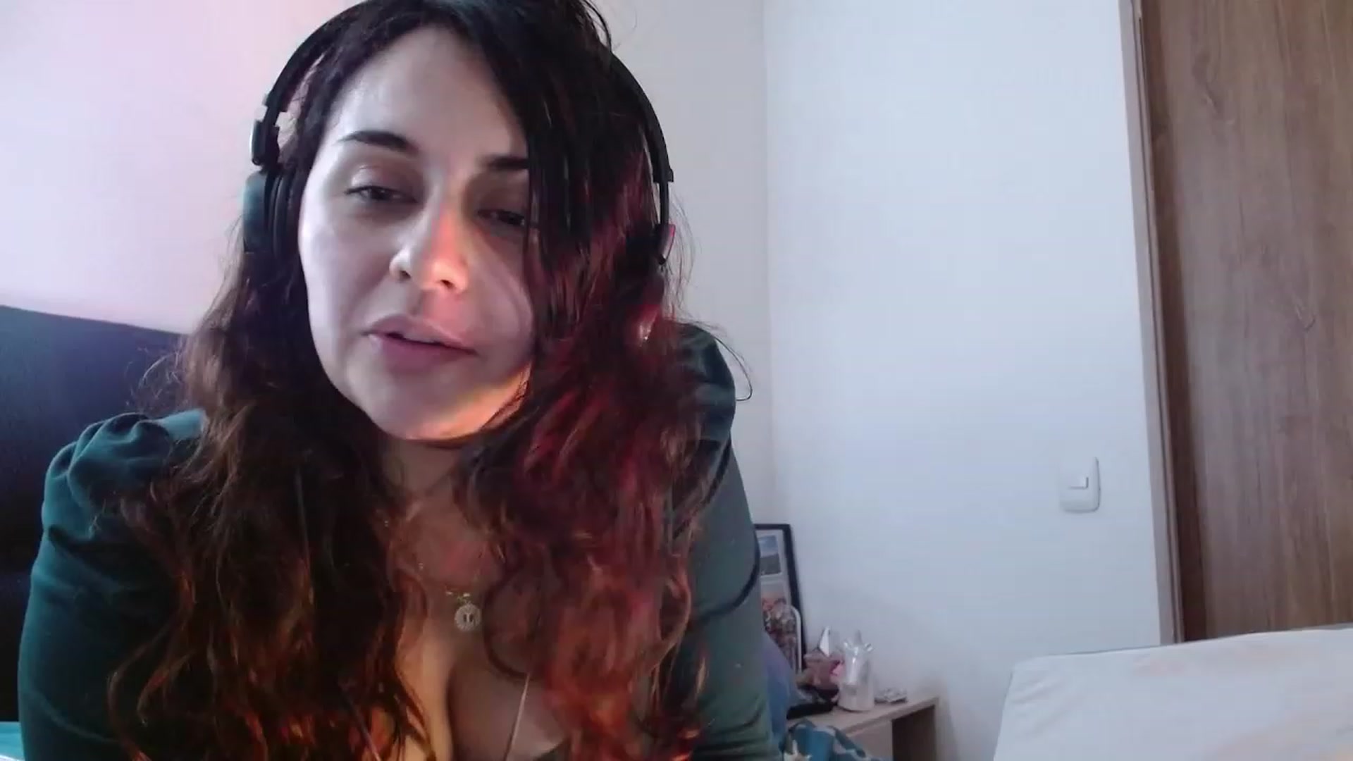 Gallery image thumbnail from NaughtySaraa's myfreecams stream on, 04/14/2023, 07:22 image 14 of 20