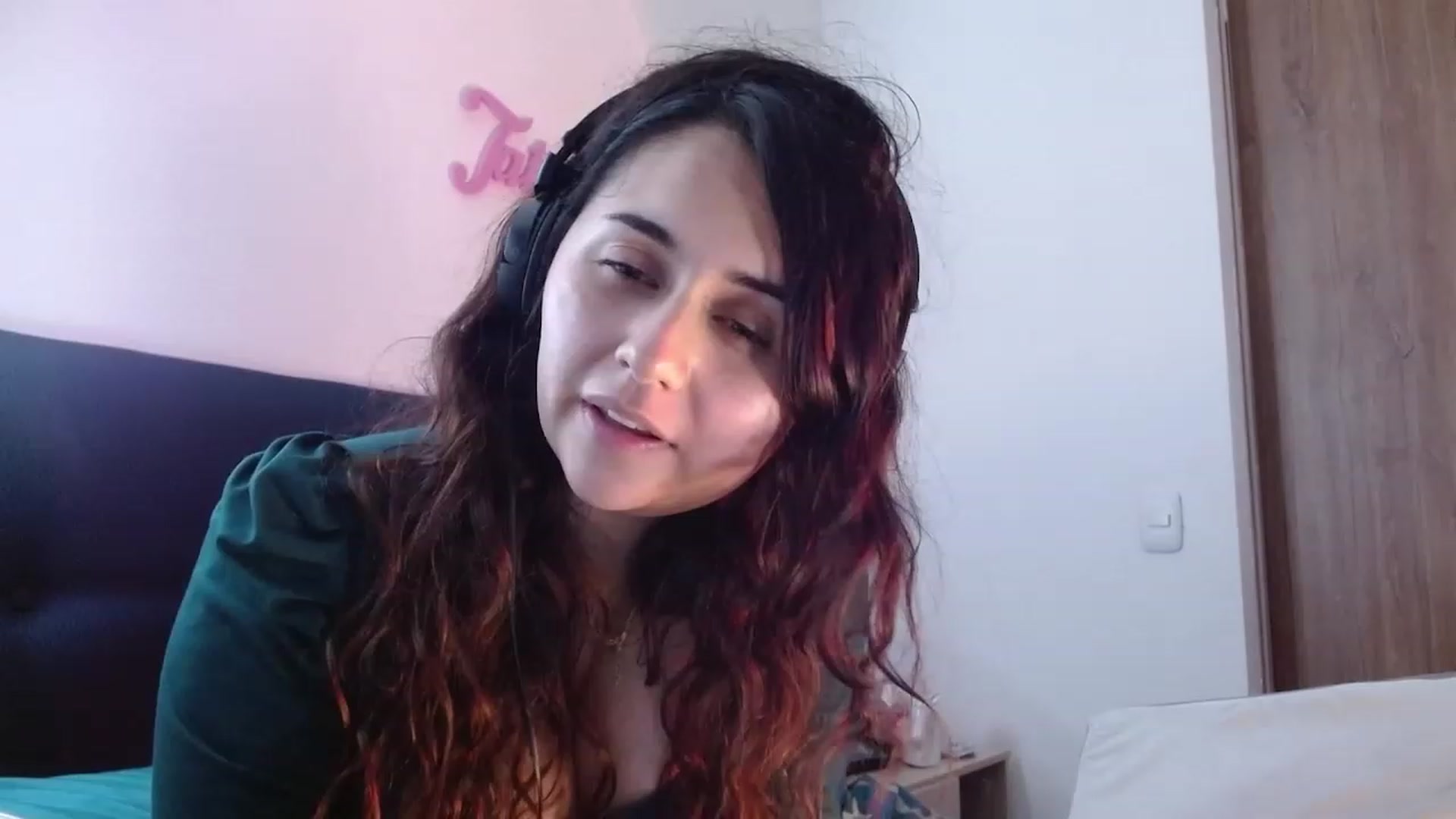 Gallery image thumbnail from NaughtySaraa's myfreecams stream on, 04/14/2023, 07:22 image 19 of 20