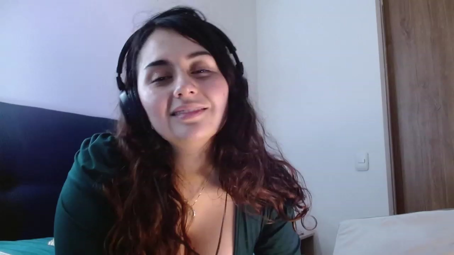 Gallery image thumbnail from NaughtySaraa's myfreecams stream on, 04/14/2023, 07:22 image 10 of 20