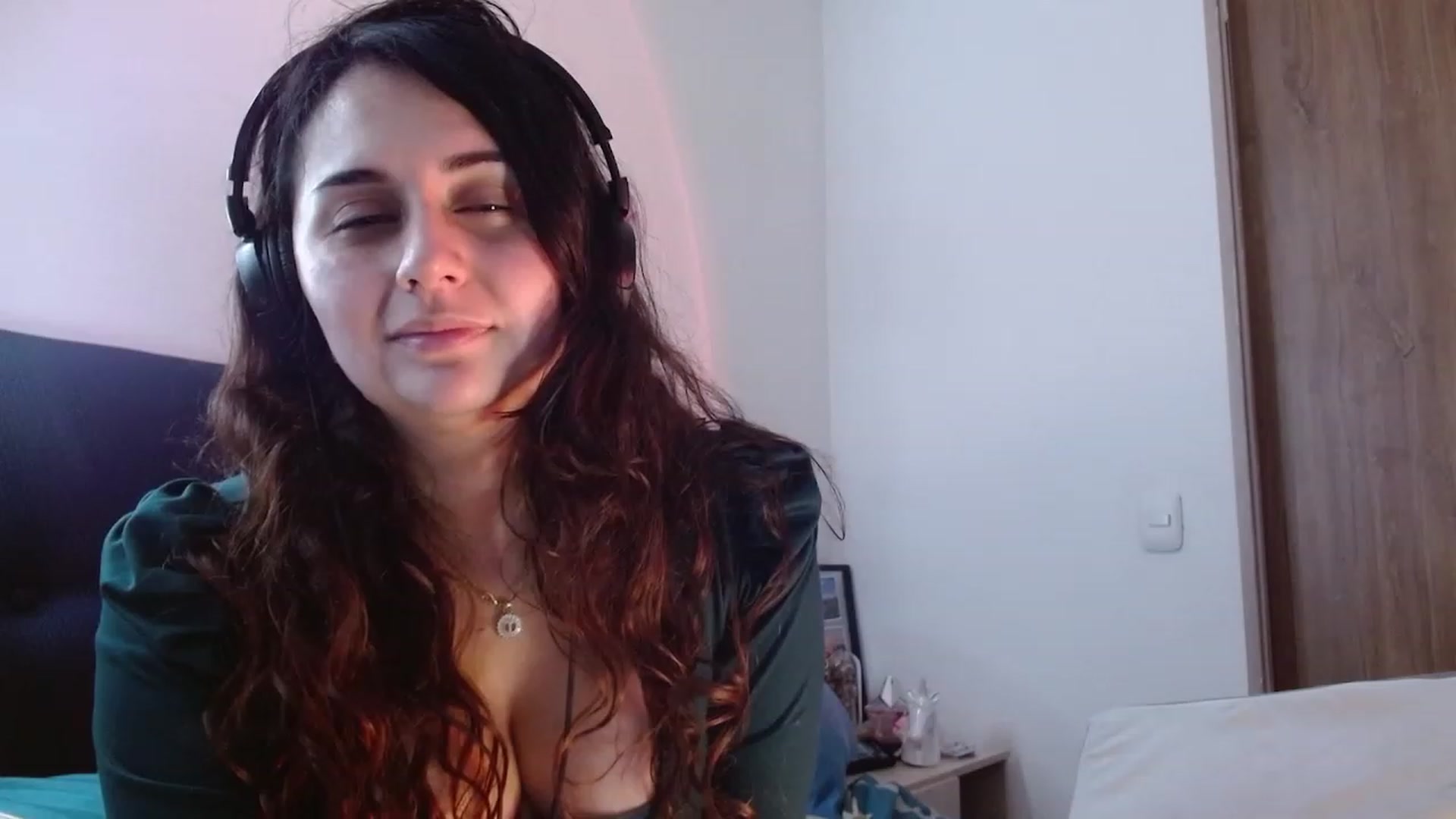 Gallery image thumbnail from NaughtySaraa's myfreecams stream on, 04/14/2023, 07:22 image 12 of 20