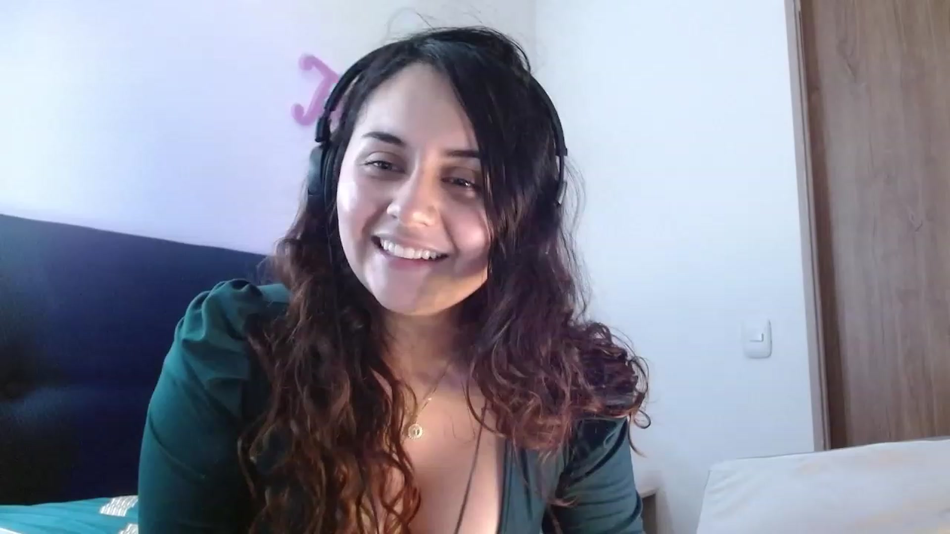 Gallery image thumbnail from NaughtySaraa's myfreecams stream on, 04/14/2023, 07:22 image 9 of 20