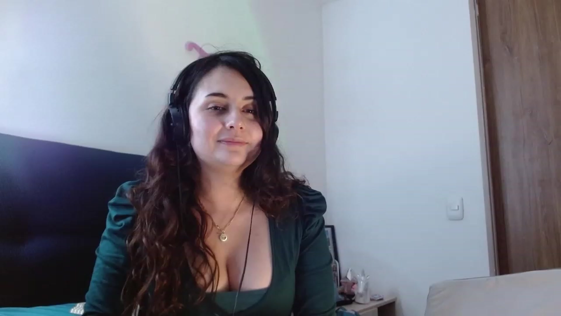 Gallery image thumbnail from NaughtySaraa's myfreecams stream on, 04/14/2023, 07:22 image 1 of 20