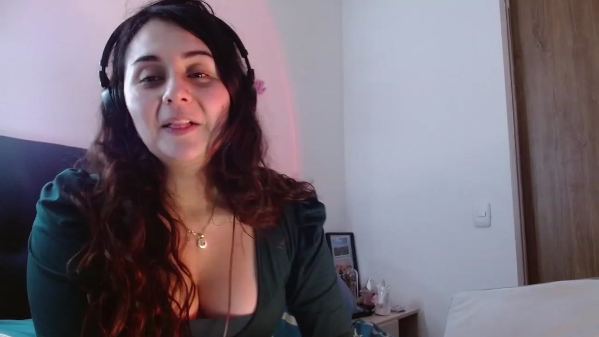 Gallery image thumbnail from NaughtySaraa's myfreecams stream on, 04/14/2023, 07:22 image 6 of 20