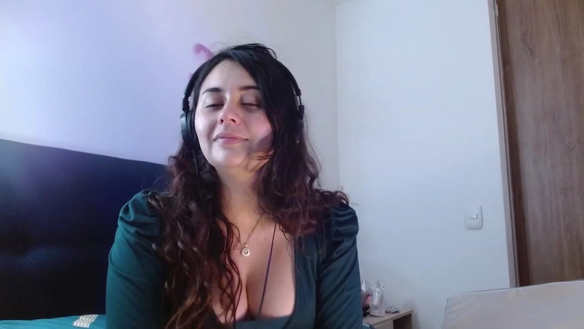 Gallery image thumbnail from NaughtySaraa's myfreecams stream on, 04/14/2023, 07:22 image 3 of 20