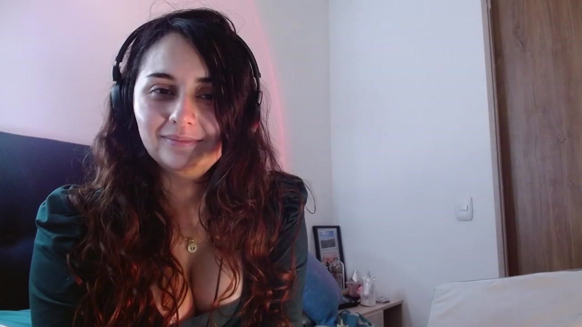 Gallery image thumbnail from NaughtySaraa's myfreecams stream on, 04/14/2023, 07:22 image 13 of 20