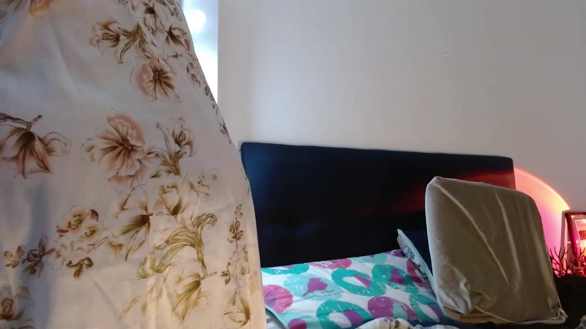 Gallery image thumbnail from NaughtySaraa's myfreecams stream on, 06/14/2023, 06:49 image 12 of 20