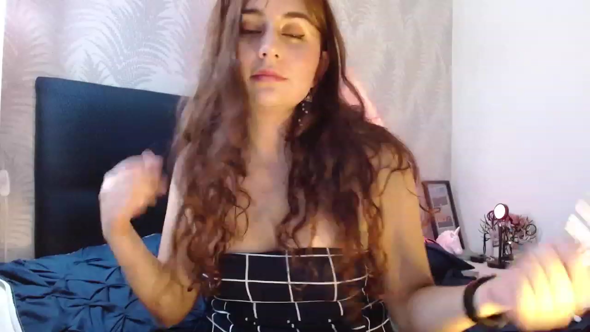Gallery image thumbnail from NaughtySaraa's myfreecams stream on, 09/09/2023, 05:58 image 9 of 20