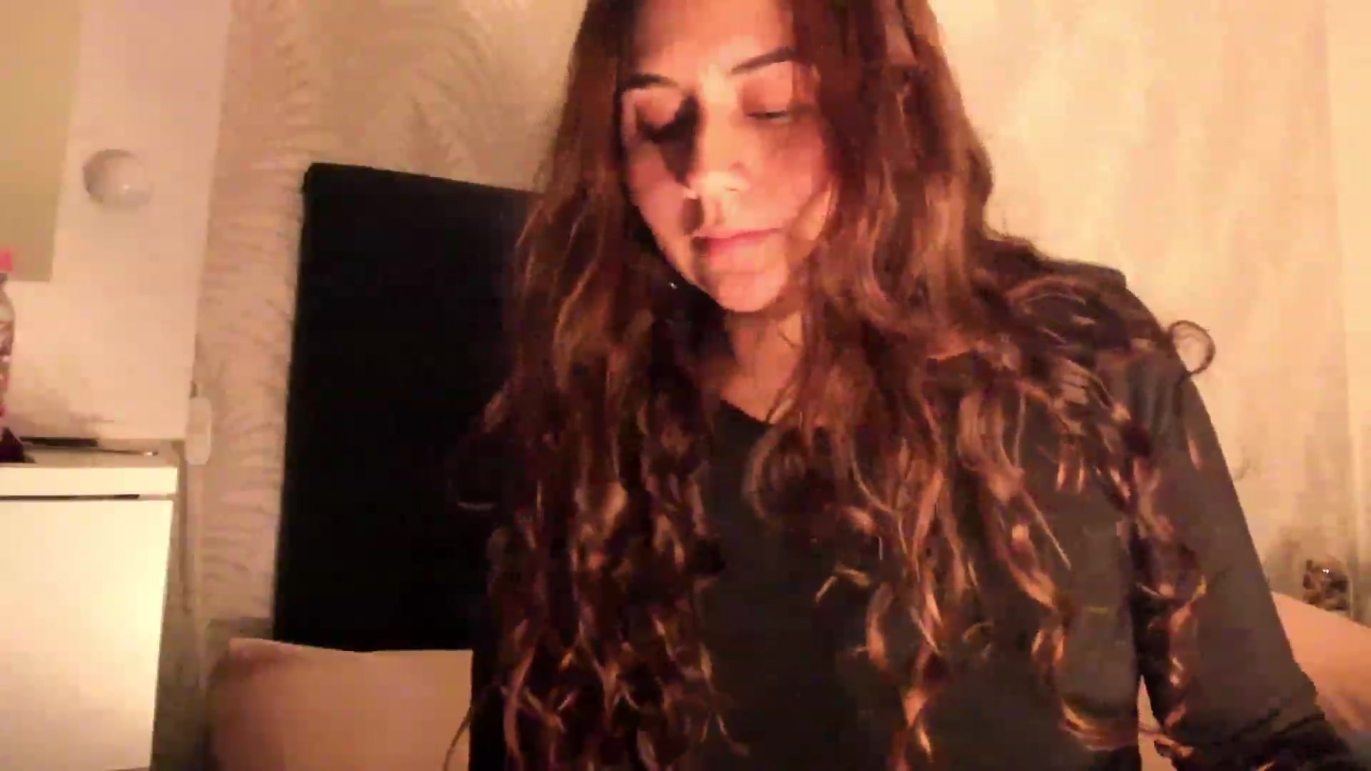 Gallery image thumbnail from NaughtySaraa's myfreecams stream on, 11/28/2023, 05:58 image 18 of 20