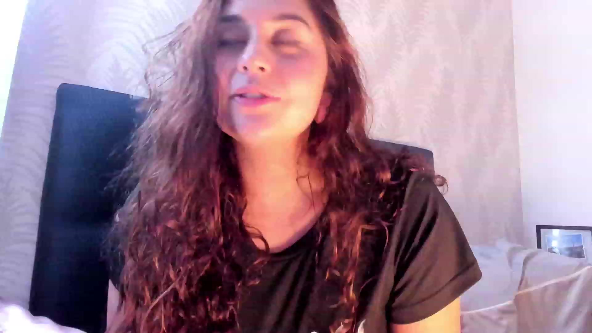 Gallery image thumbnail from NaughtySaraa's myfreecams stream on, 11/29/2023, 05:30 image 14 of 20