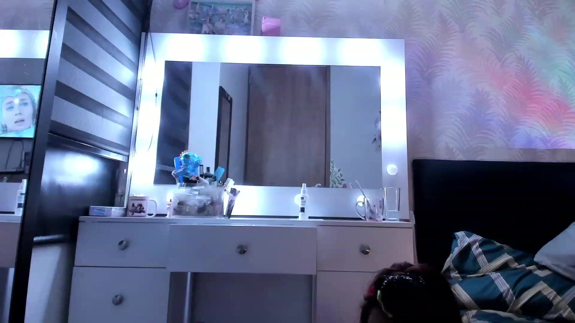 Gallery image thumbnail from NaughtySaraa's myfreecams stream on, 12/28/2023, 04:53 image 6 of 20