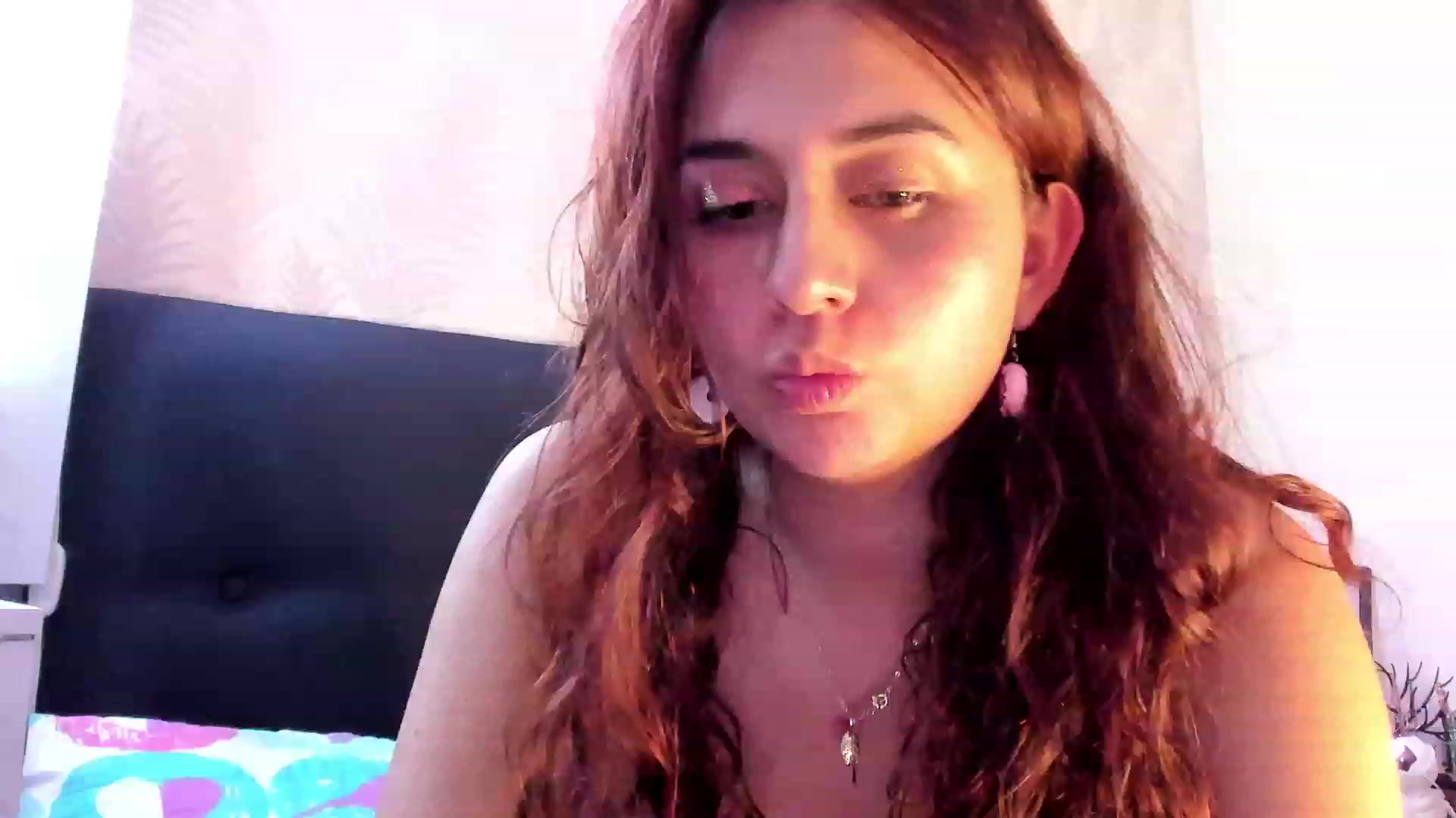 Gallery image thumbnail from NaughtySaraa's myfreecams stream on, 01/05/2024, 06:26 image 13 of 20