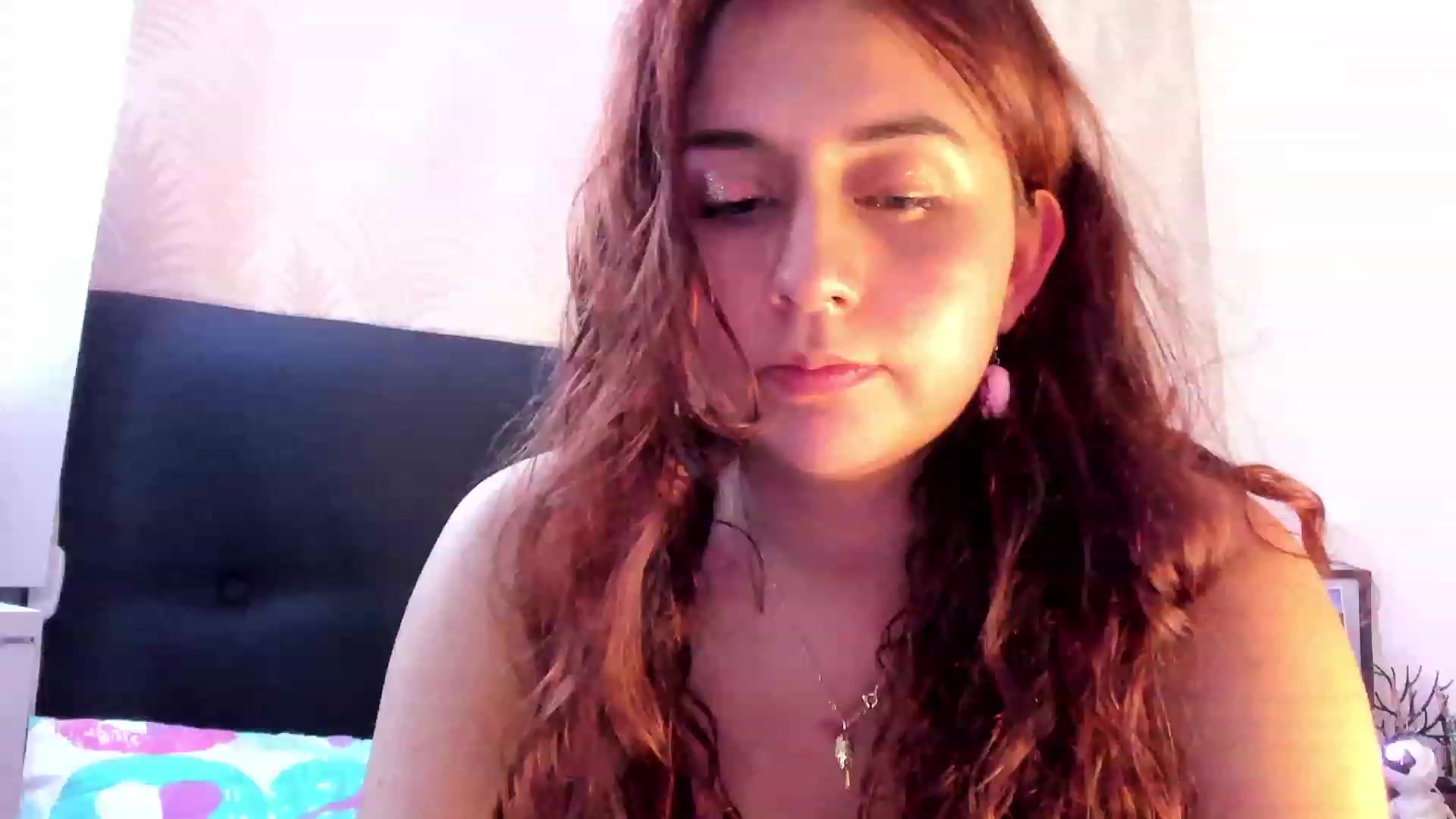 Gallery image thumbnail from NaughtySaraa's myfreecams stream on, 01/05/2024, 06:26 image 12 of 20