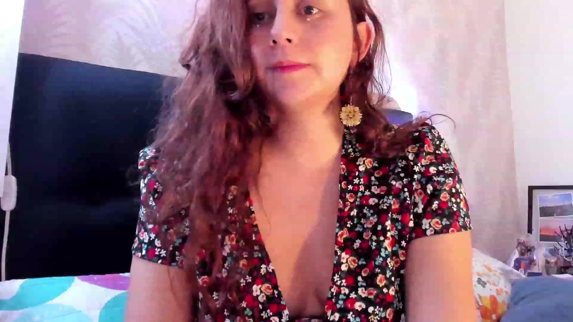 Gallery image thumbnail from NaughtySaraa's myfreecams stream on, 01/10/2024, 04:16 image 17 of 20