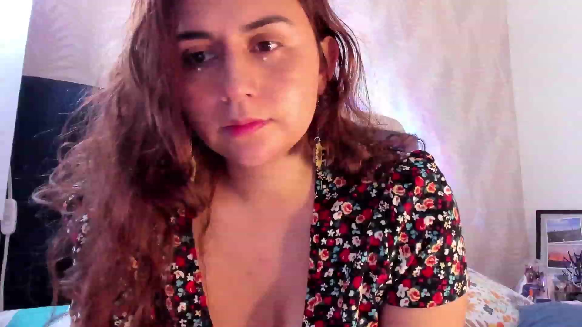 Gallery image thumbnail from NaughtySaraa's myfreecams stream on, 01/10/2024, 04:16 image 15 of 20