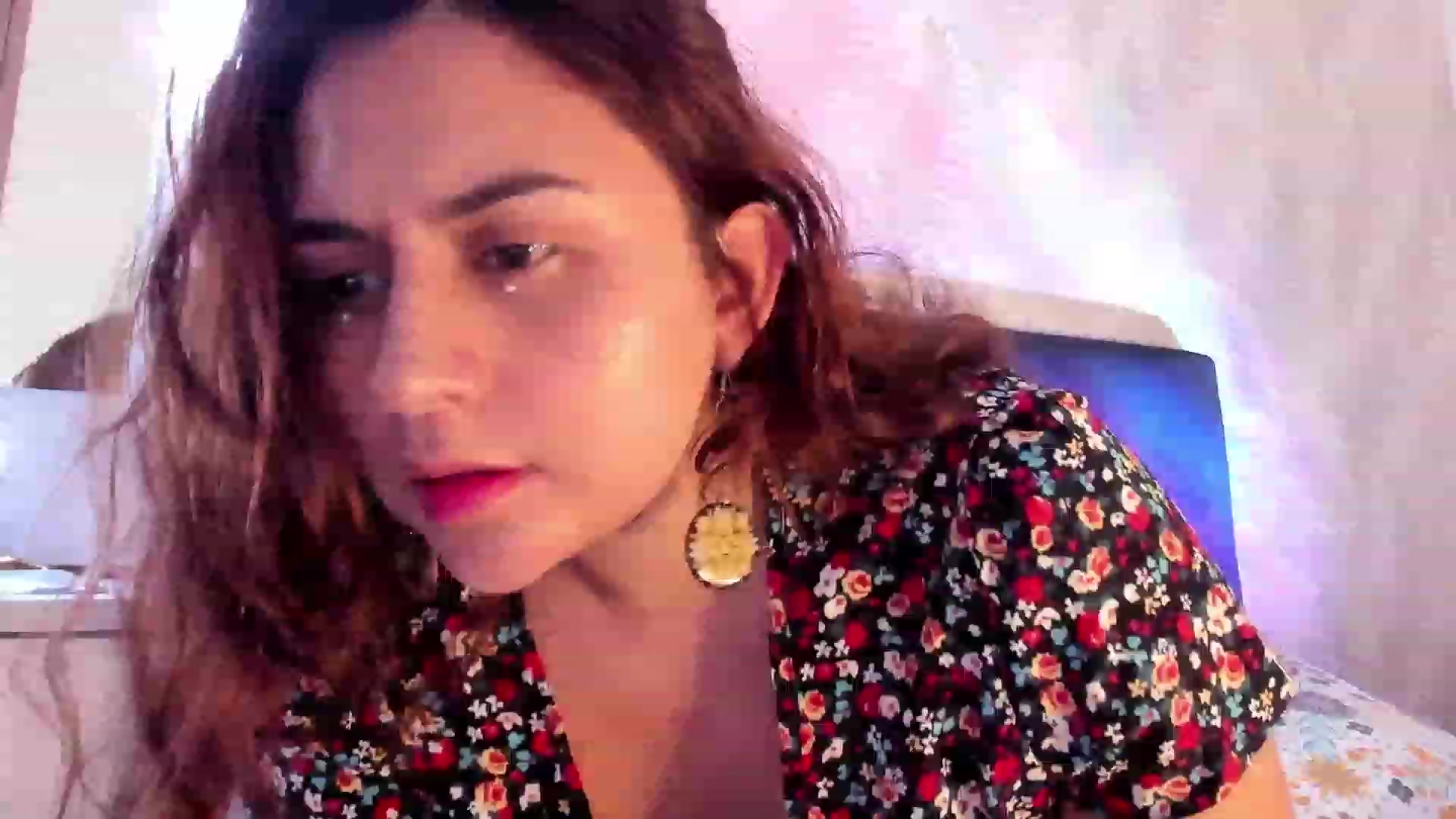 Gallery image thumbnail from NaughtySaraa's myfreecams stream on, 01/10/2024, 04:16 image 8 of 20