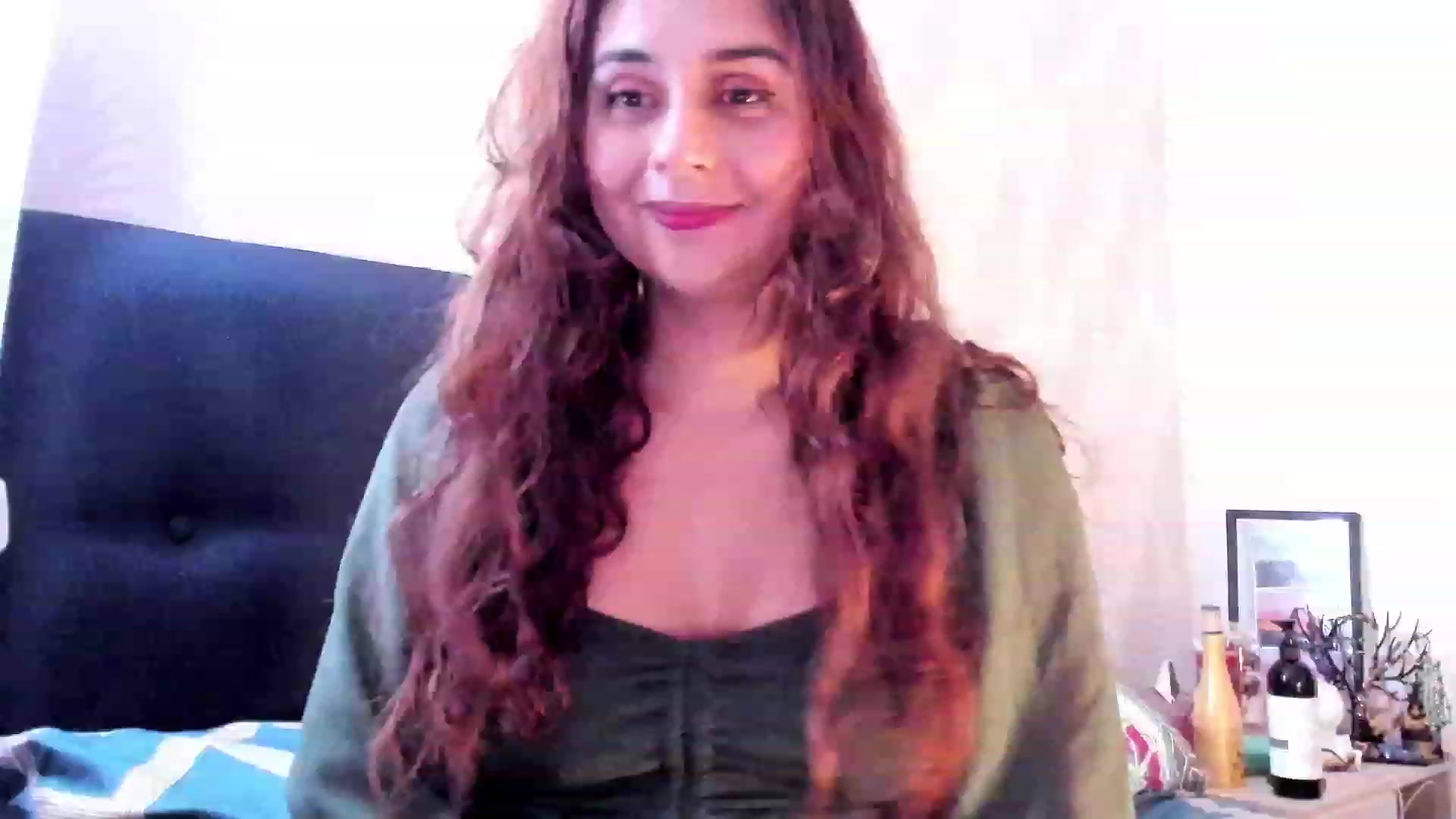 Gallery image thumbnail from NaughtySaraa's myfreecams stream on, 02/09/2024, 04:56 image 15 of 20