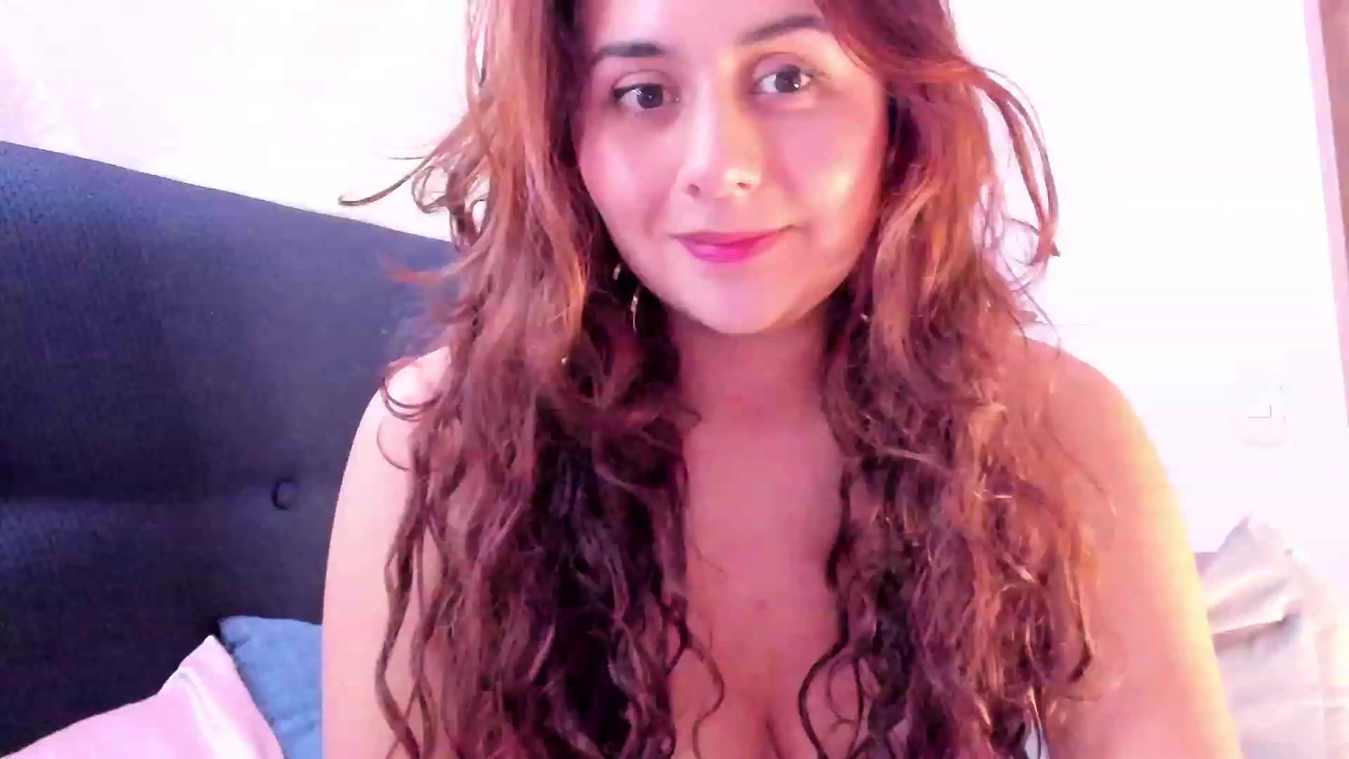 Gallery image thumbnail from NaughtySaraa's myfreecams stream on, 02/21/2024, 05:39 image 7 of 20