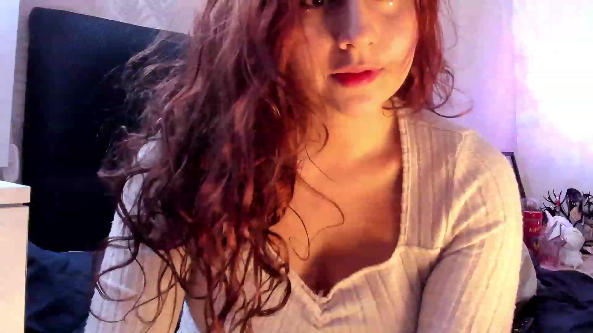 Gallery image thumbnail from NaughtySaraa's myfreecams stream on, 03/12/2024, 04:30 image 10 of 20