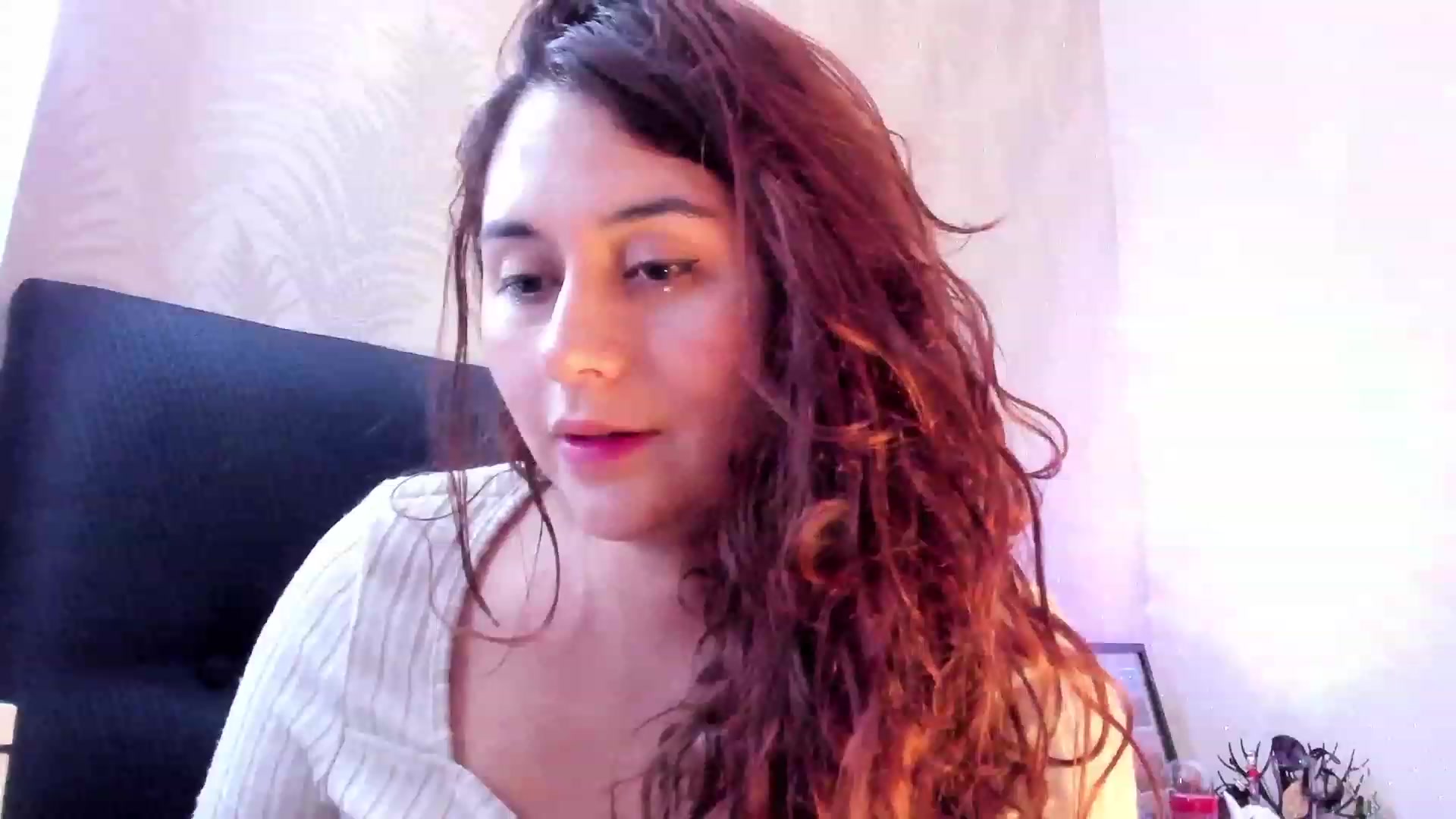Gallery image thumbnail from NaughtySaraa's myfreecams stream on, 03/12/2024, 04:30 image 9 of 20