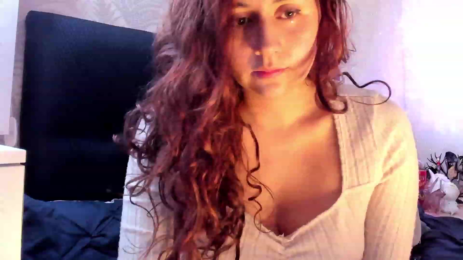 Gallery image thumbnail from NaughtySaraa's myfreecams stream on, 03/12/2024, 04:30 image 15 of 20