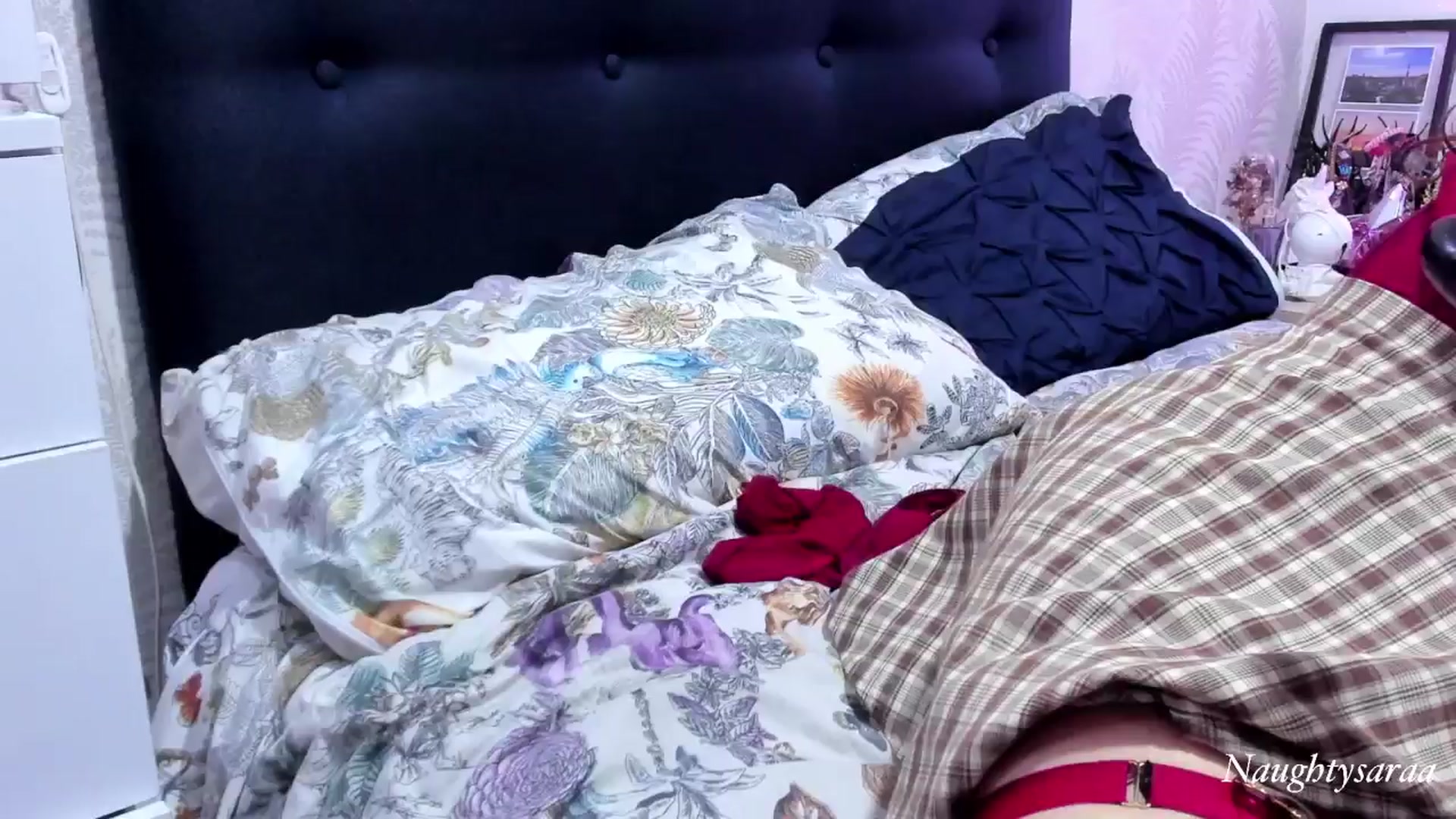 Gallery image thumbnail from NaughtySaraa's myfreecams stream on, 07/30/2024, 06:59 image 10 of 20