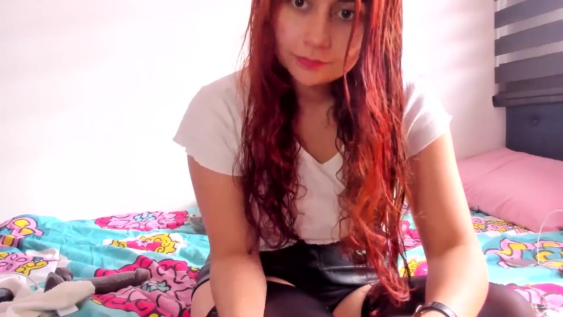 Gallery image thumbnail from NaughtySaraa's myfreecams stream on, 12/18/2024, 16:17 image 7 of 20