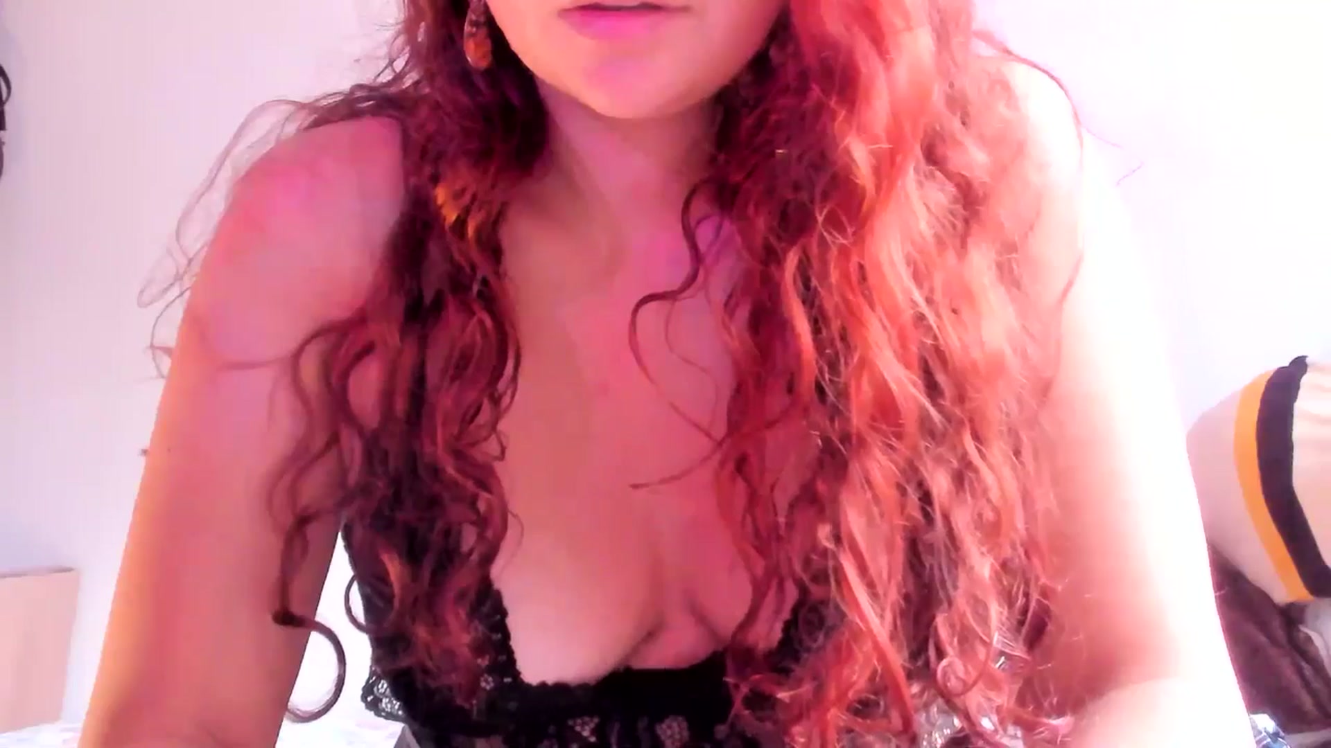 Gallery image thumbnail from NaughtySaraa's myfreecams stream on, 02/25/2025, 21:16 image 10 of 20